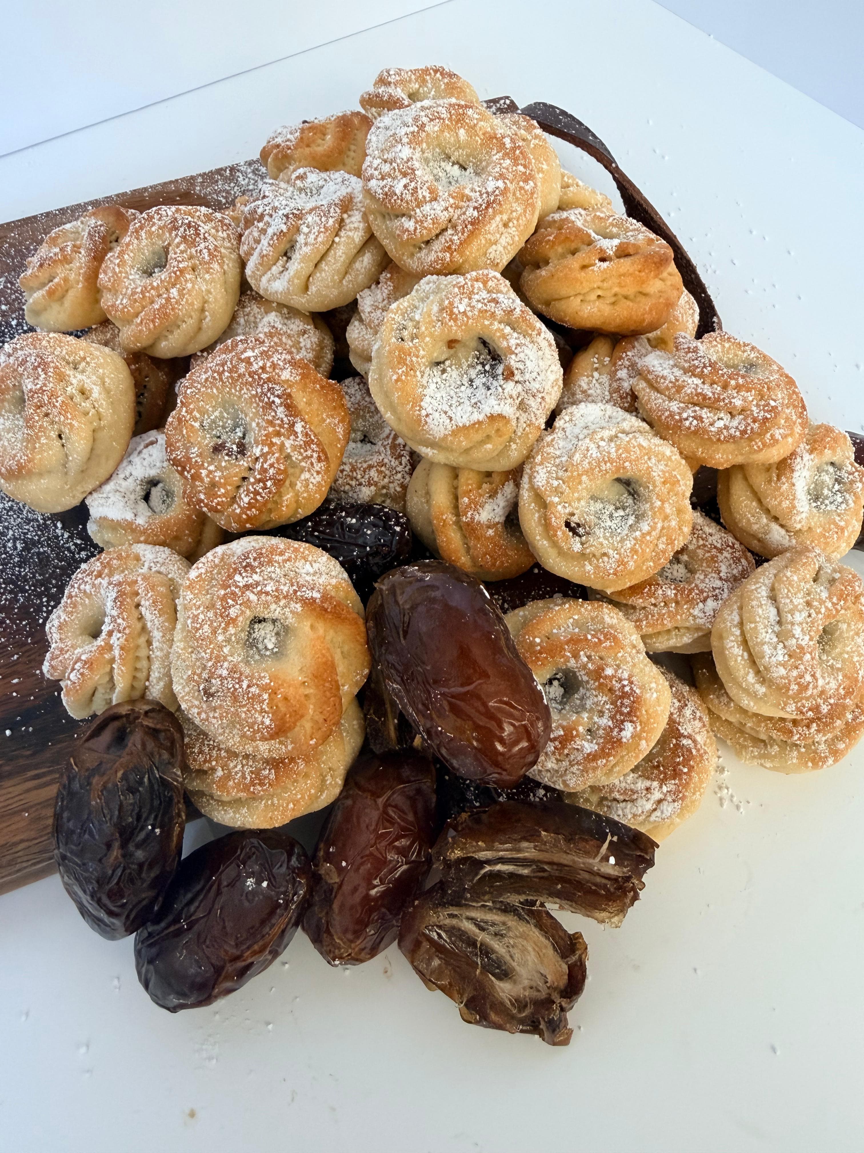 Maamoul with dates(معمول بتمر)